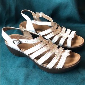 Dansko women’s Drea sandals size 39